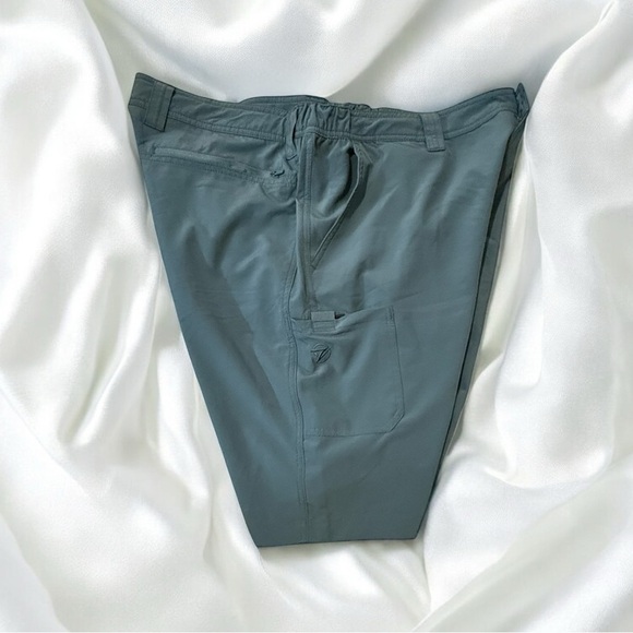 Gillz Men's Gray Shorts - Size XXL - NWT - Picture 4 of 4